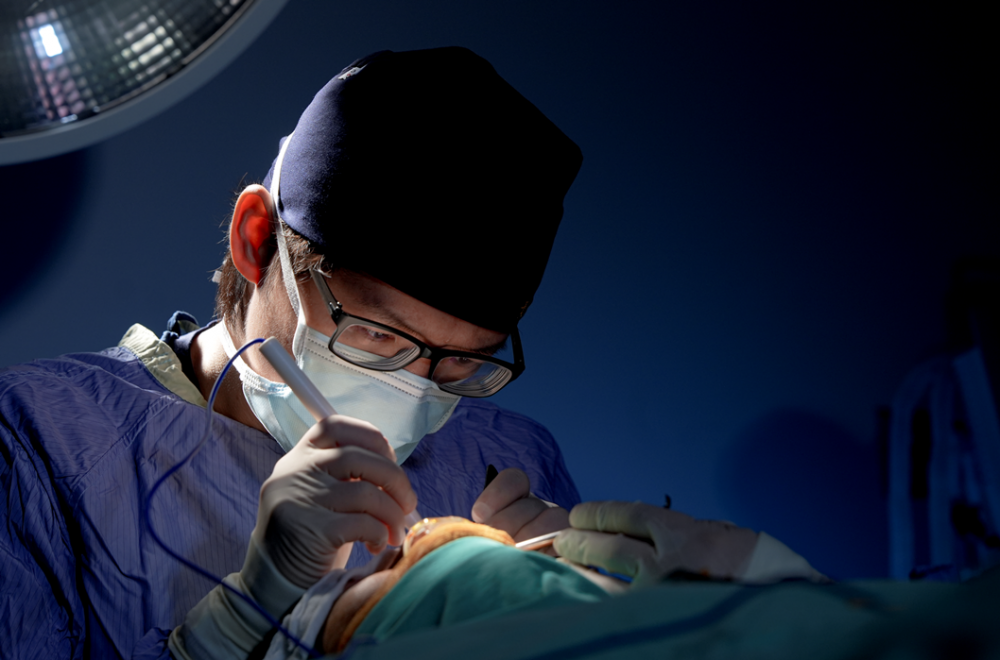 眼袋手術推薦黃永瀚醫師,黃永瀚醫師,博恩妍